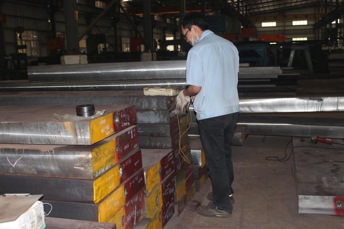 Alloy Steel D2 1.2379 Hot Rolled Steel Bar 3000-6000mm Panjang Kekerasan Tinggi